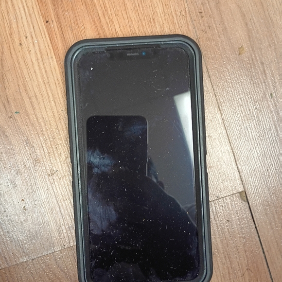Apple iPhone 11 Pro - Picture 1 of 3